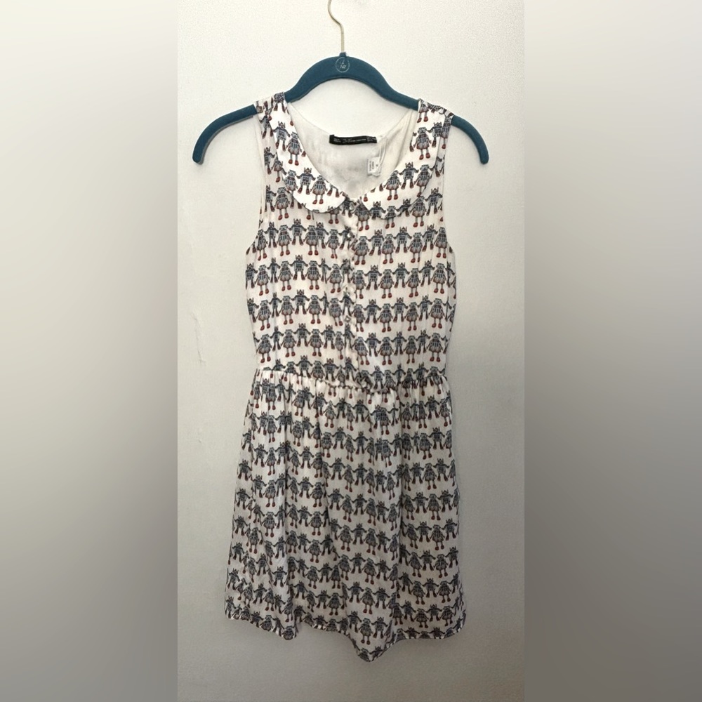 NWT whimsical Robot printed dress with front buttons and pockets!
